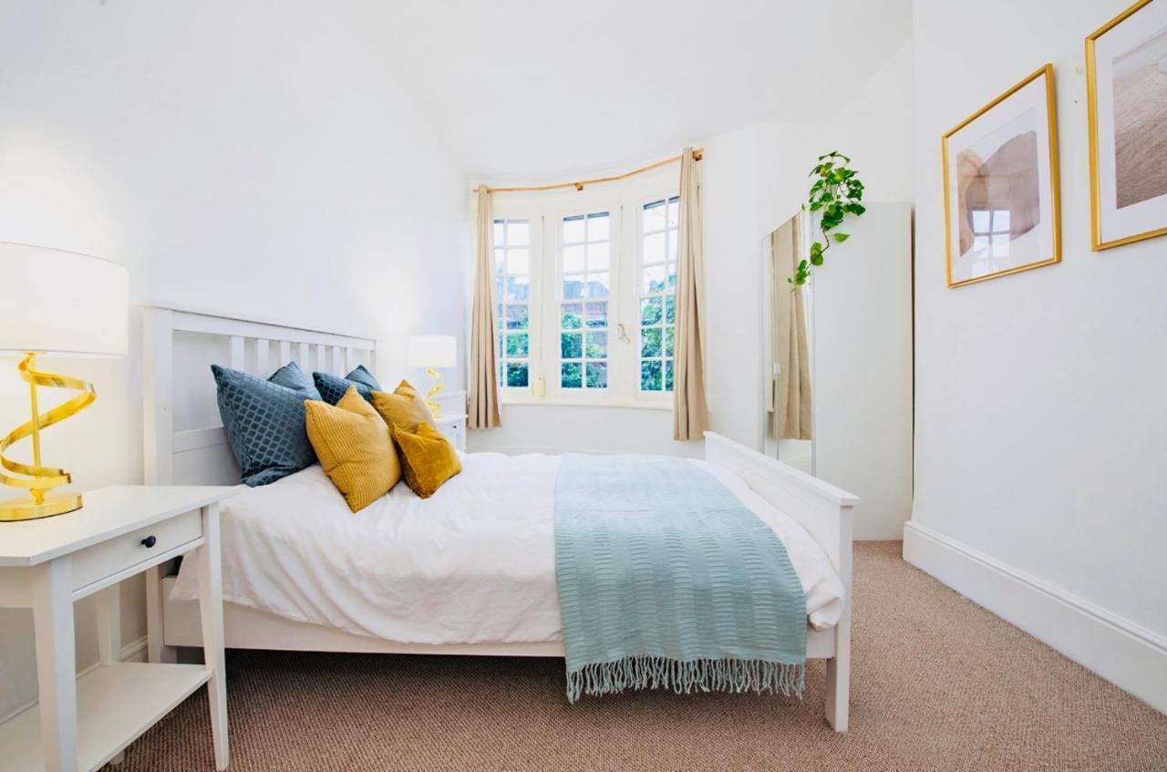 Spacious & Charming Garden Flat -Zone 2- Great For Central London Access Luaran gambar