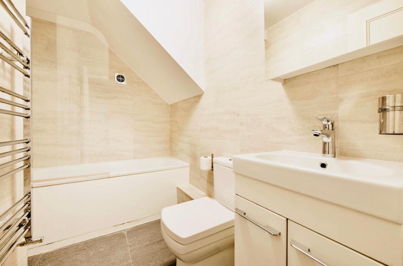 Spacious & Charming Garden Flat -Zone 2- Great For Central London Access Luaran gambar